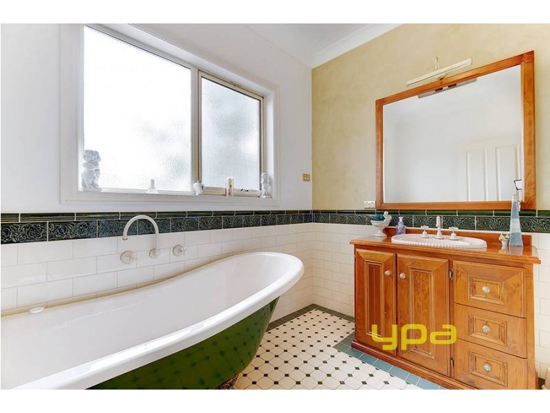 8 Lynch Place, Roxburgh Park VIC 3064