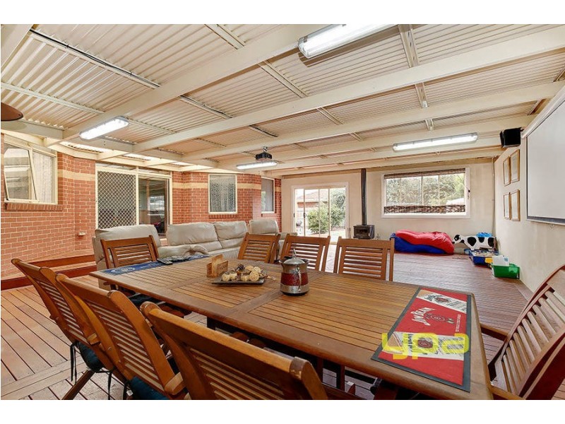 8 Lynch Place, Roxburgh Park VIC 3064