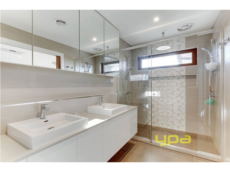 14 Allerton Way, Roxburgh Park VIC 3064