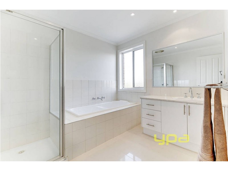 39 Tiffany Crescent, Roxburgh Park VIC 3064