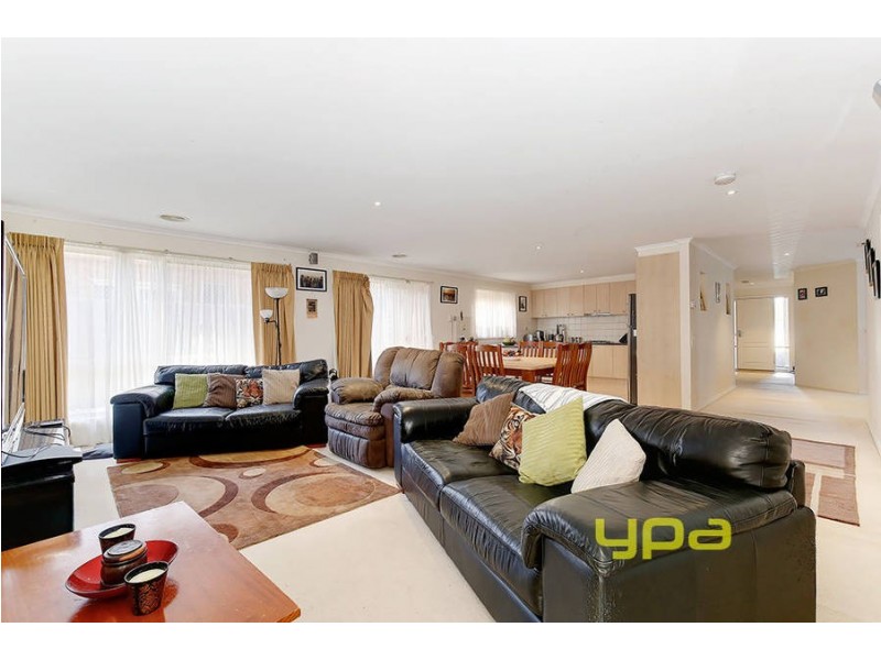 14 Regency Road, Roxburgh Park VIC 3064