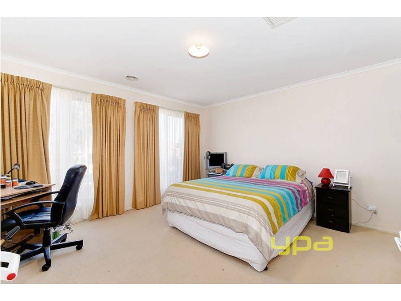 14 Regency Road, Roxburgh Park VIC 3064