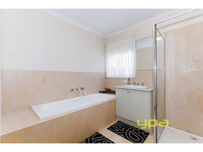 14 Regency Road, Roxburgh Park VIC 3064