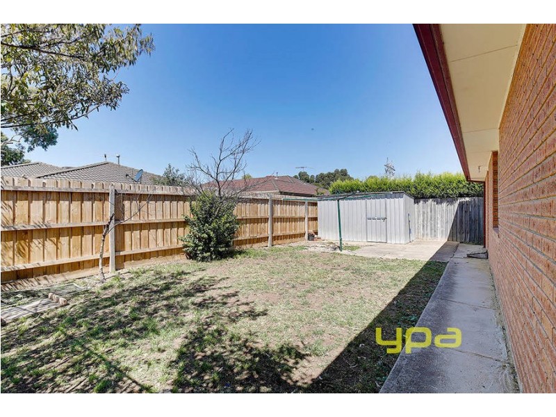 11 McIntyre Avenue, Roxburgh Park VIC 3064