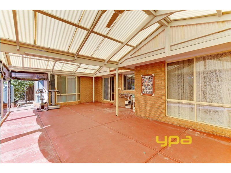 11 McIntyre Avenue, Roxburgh Park VIC 3064