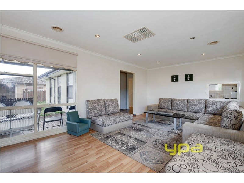 39 Malmsbury Drive, Meadow Heights VIC 3048