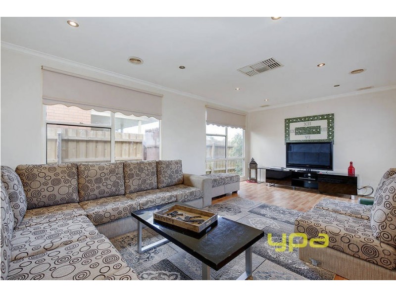 39 Malmsbury Drive, Meadow Heights VIC 3048