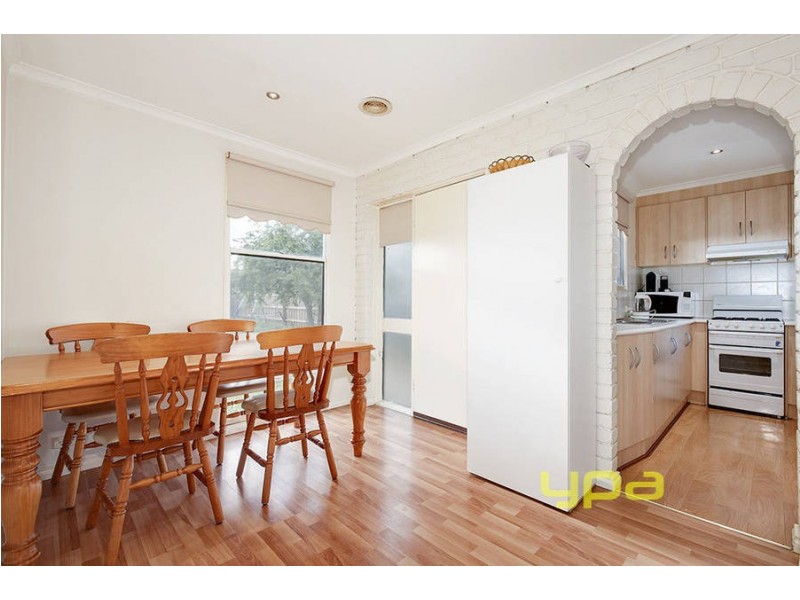 39 Malmsbury Drive, Meadow Heights VIC 3048