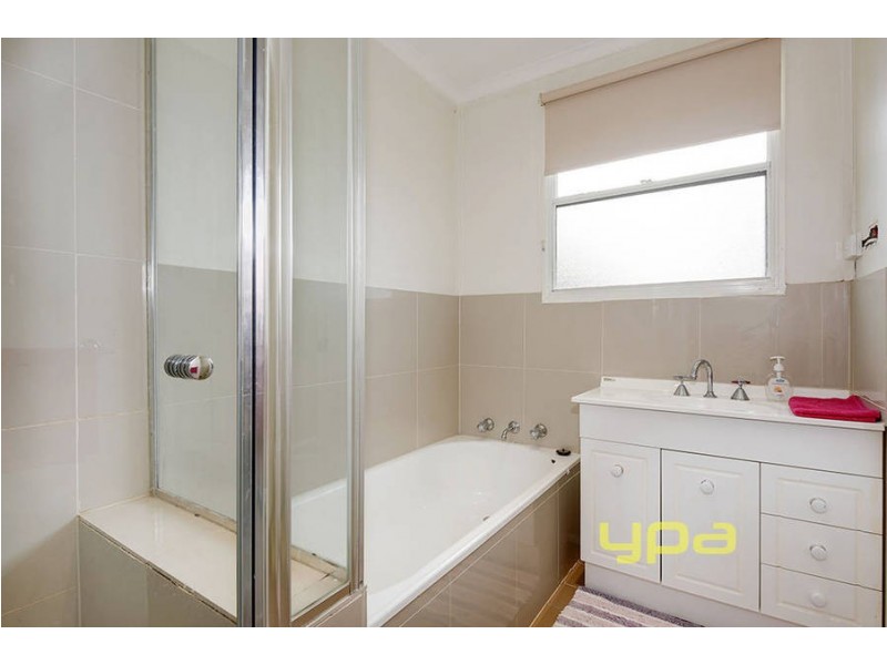 39 Malmsbury Drive, Meadow Heights VIC 3048