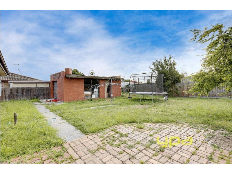 39 Malmsbury Drive, Meadow Heights VIC 3048