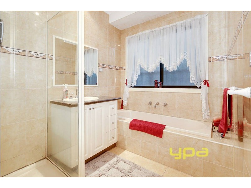 12 Severn Court, Roxburgh Park VIC 3064