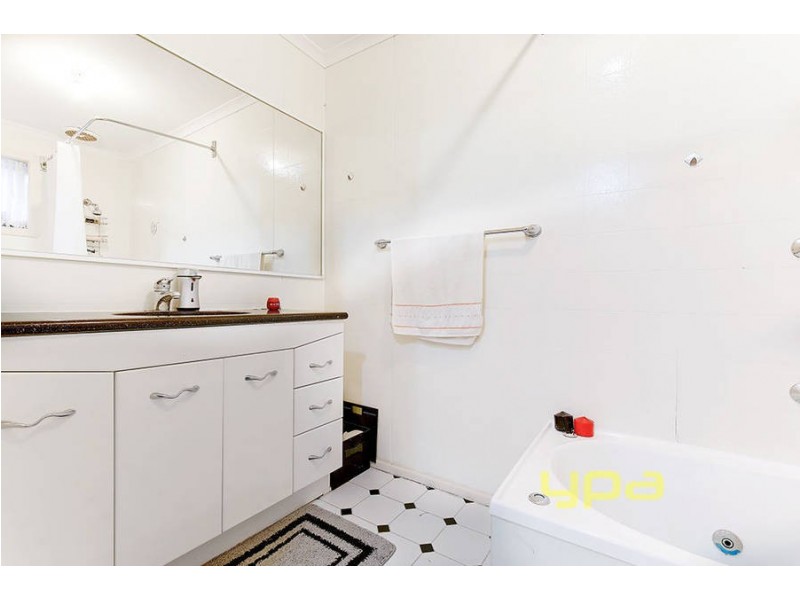 8 Wattle Close, Meadow Heights VIC 3048