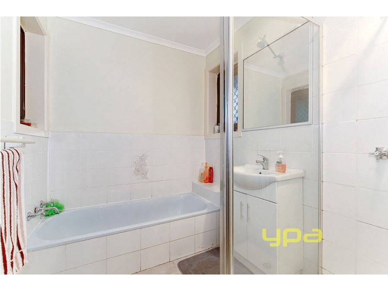 8 Wattle Close, Meadow Heights VIC 3048
