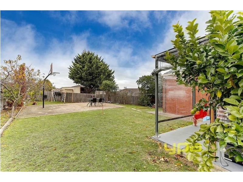 8 Wattle Close, Meadow Heights VIC 3048