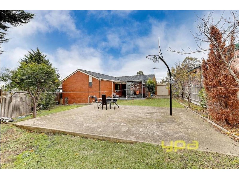 8 Wattle Close, Meadow Heights VIC 3048