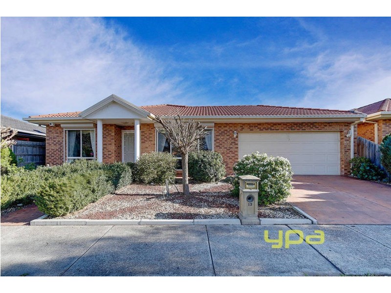 13 Lachlan Crescent, Roxburgh Park VIC 3064