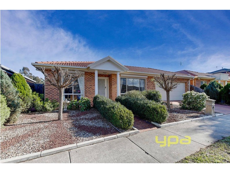 13 Lachlan Crescent, Roxburgh Park VIC 3064