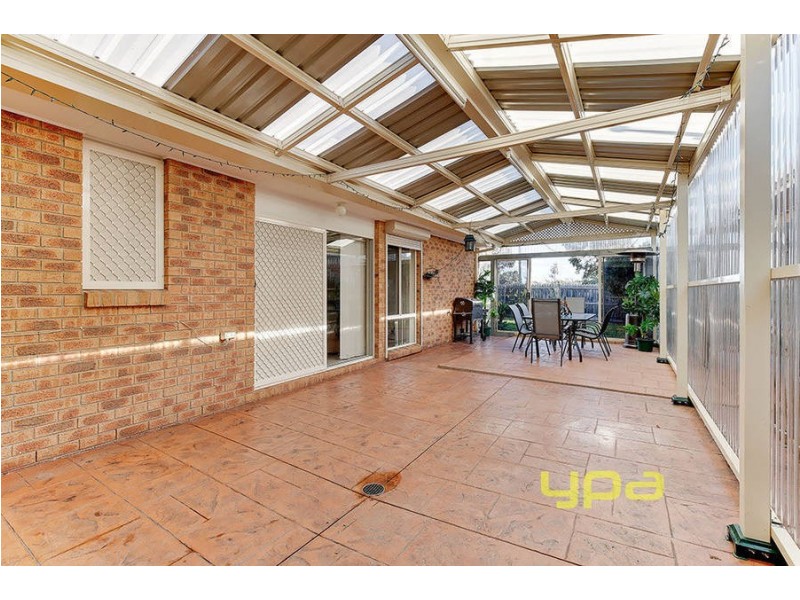 13 Lachlan Crescent, Roxburgh Park VIC 3064