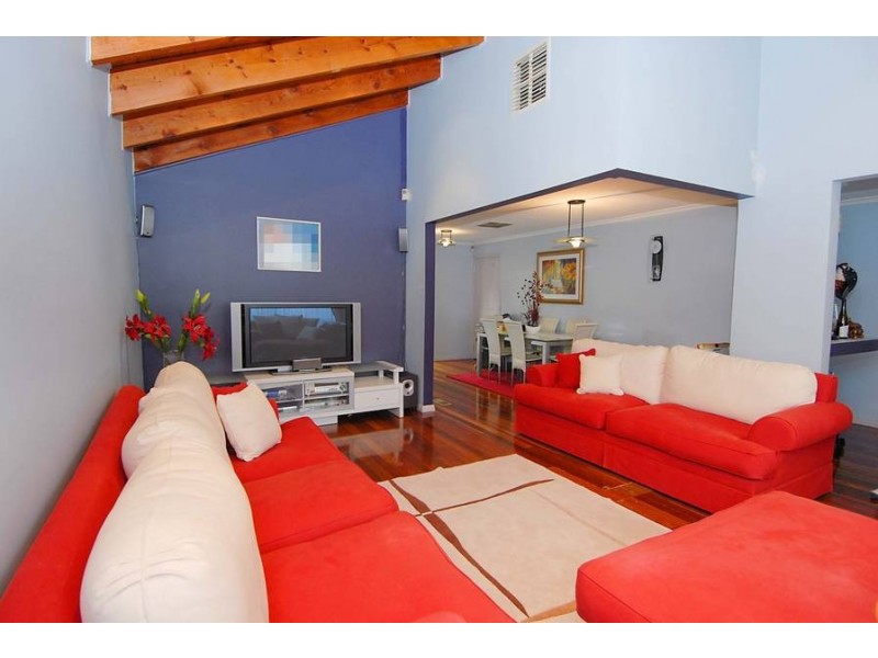 2 Green Valley Grove, Meadow Heights VIC 3048