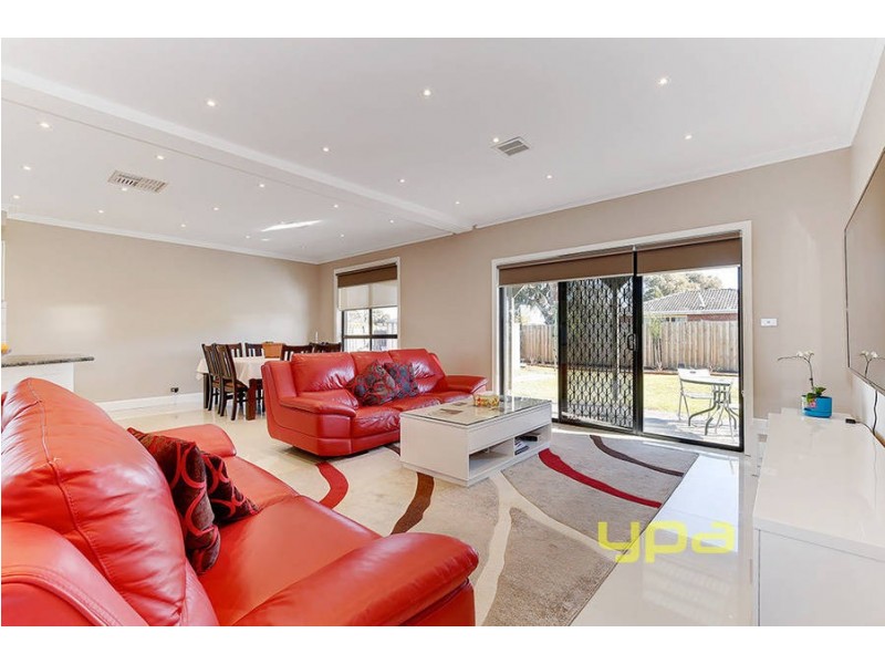 101 Donald Cameron Drive, Roxburgh Park VIC 3064