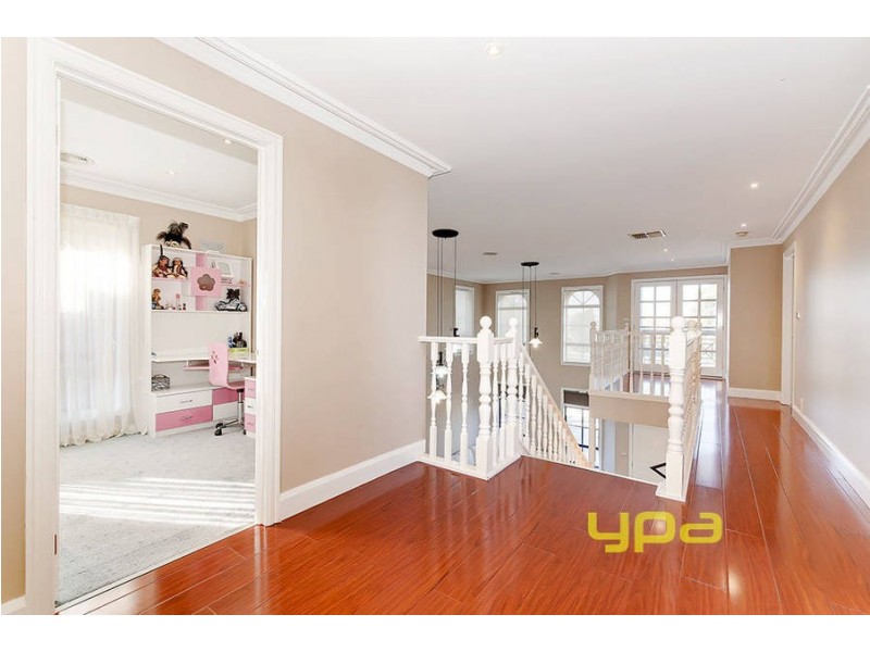 101 Donald Cameron Drive, Roxburgh Park VIC 3064