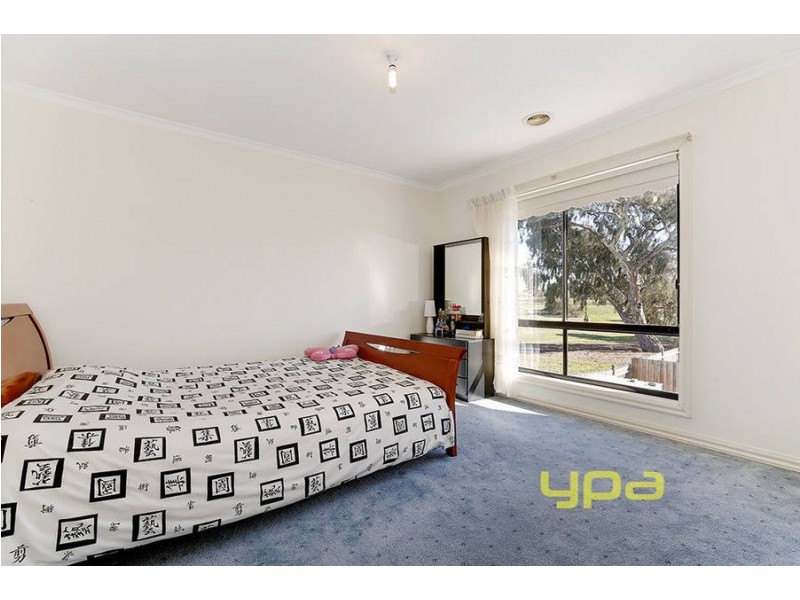 101 Donald Cameron Drive, Roxburgh Park VIC 3064