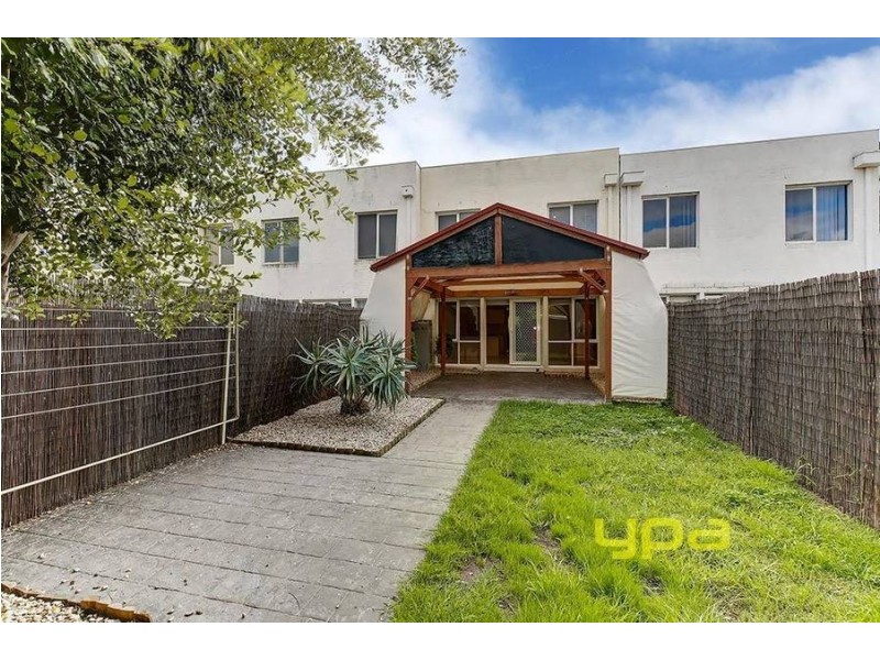 75 Rossiter Avenue, Roxburgh Park VIC 3064