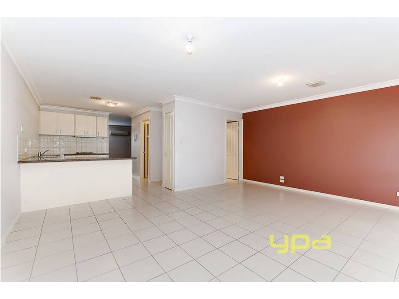 75 Rossiter Avenue, Roxburgh Park VIC 3064