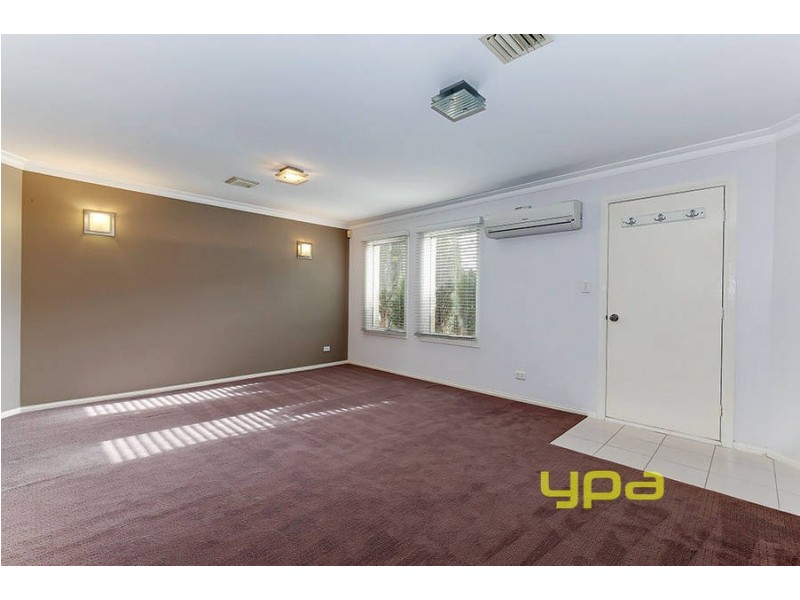 75 Rossiter Avenue, Roxburgh Park VIC 3064