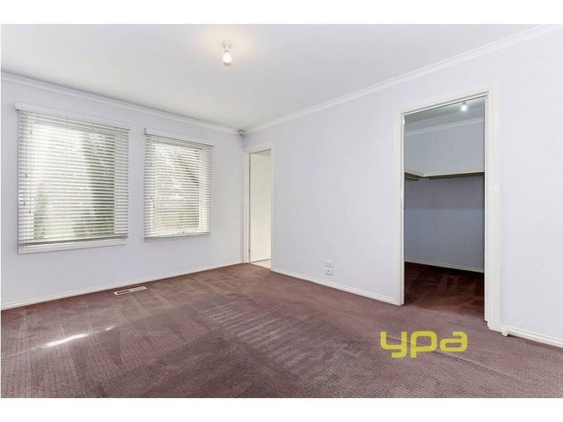 75 Rossiter Avenue, Roxburgh Park VIC 3064