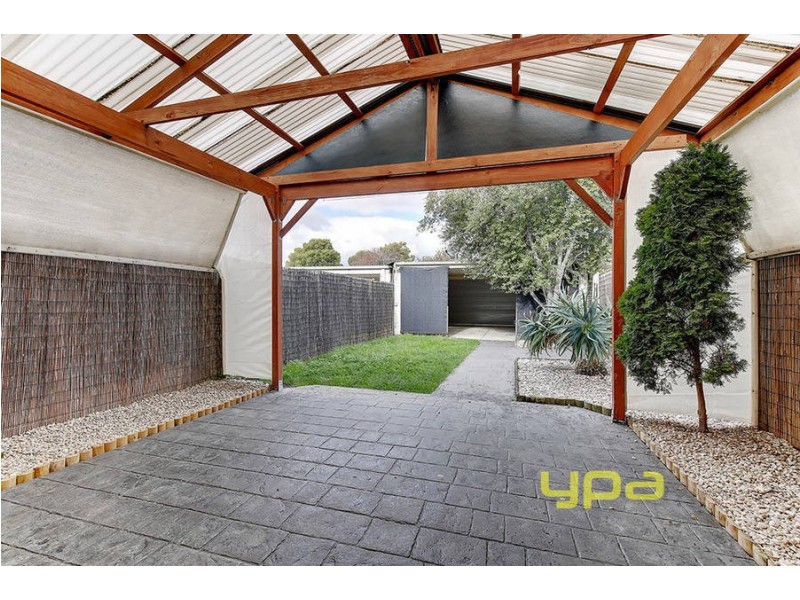 75 Rossiter Avenue, Roxburgh Park VIC 3064