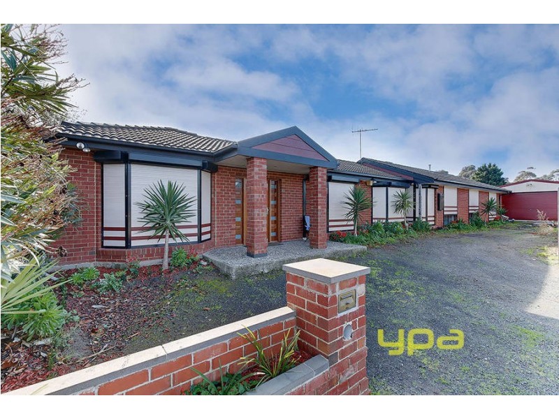 11 Flowers Close, Roxburgh Park VIC 3064