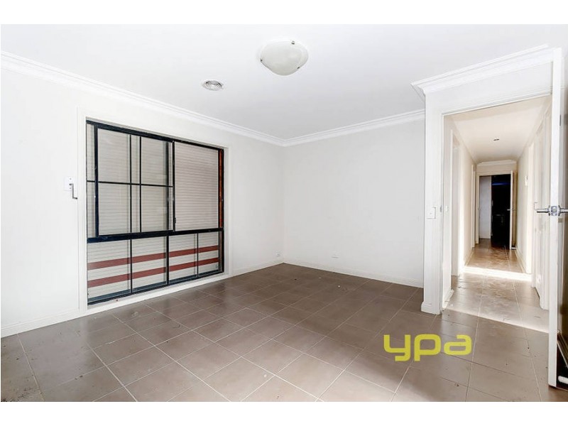 11 Flowers Close, Roxburgh Park VIC 3064