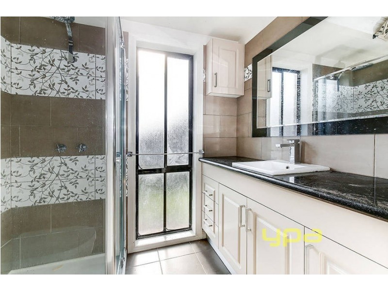 11 Flowers Close, Roxburgh Park VIC 3064