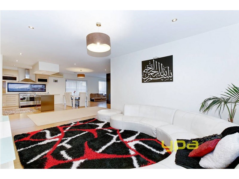 7 Kanooka Grove, Meadow Heights VIC 3048