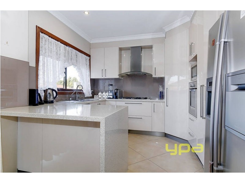 1 Tamboon Court, Meadow Heights VIC 3048