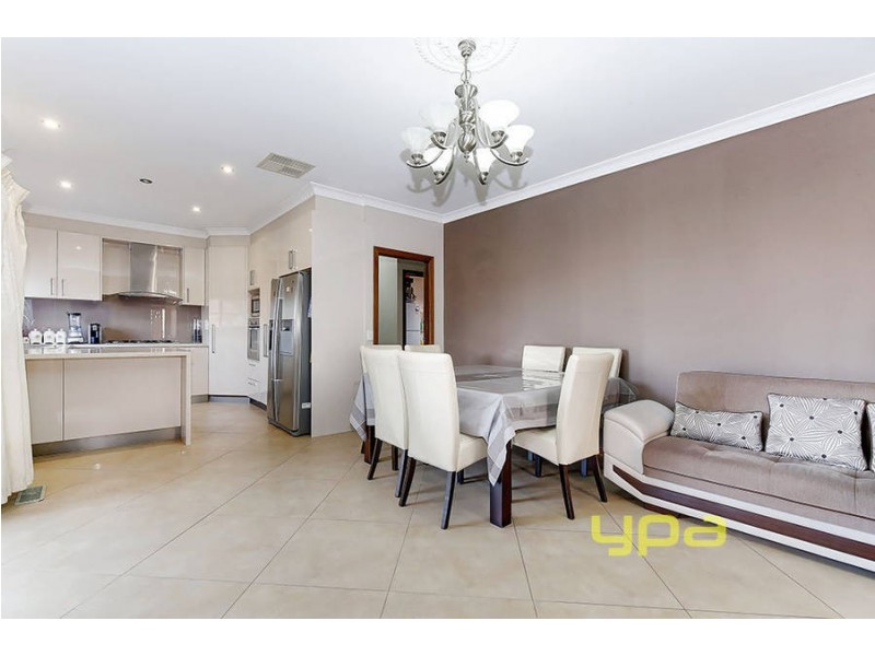 1 Tamboon Court, Meadow Heights VIC 3048