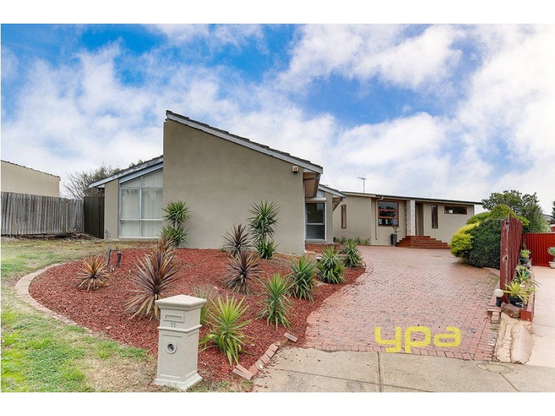 11 McNicol Close, Meadow Heights VIC 3048
