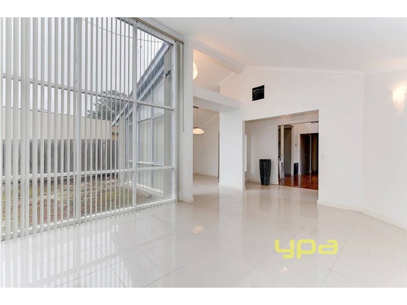 11 McNicol Close, Meadow Heights VIC 3048