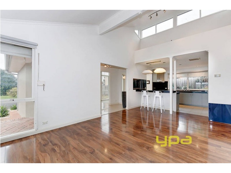 11 McNicol Close, Meadow Heights VIC 3048