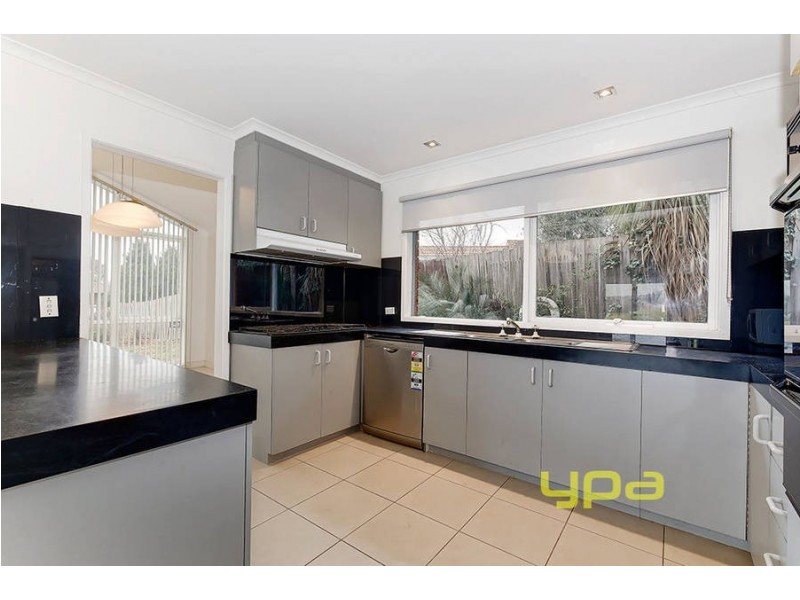 11 McNicol Close, Meadow Heights VIC 3048