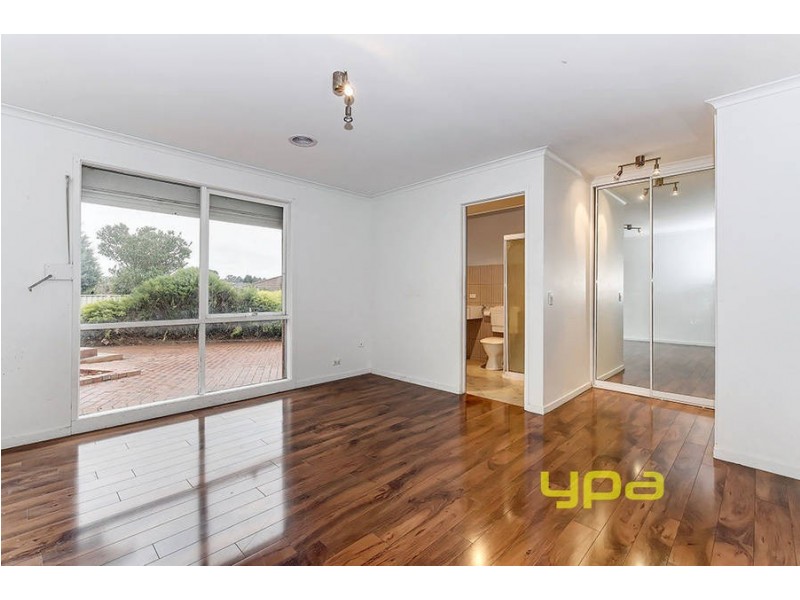 11 McNicol Close, Meadow Heights VIC 3048