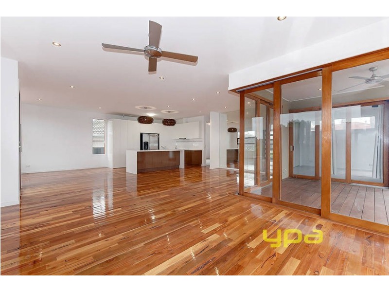 11 McNicol Close, Meadow Heights VIC 3048