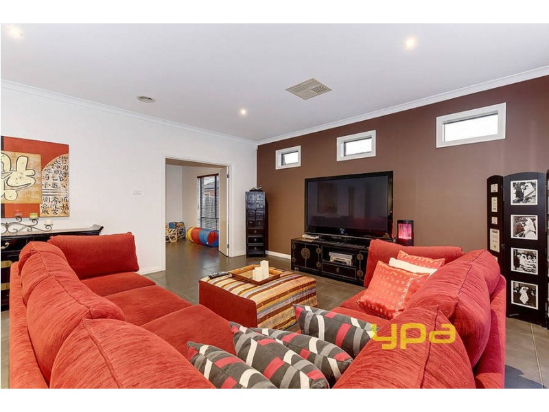 22 Hayfield Road, Roxburgh Park VIC 3064