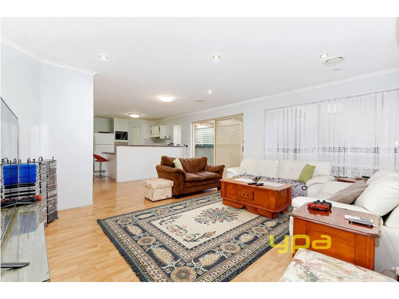 19 Sheridan Way, Roxburgh Park VIC 3064