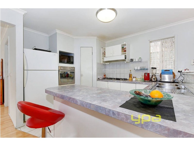 19 Sheridan Way, Roxburgh Park VIC 3064