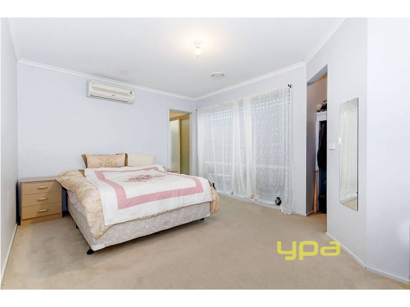 19 Sheridan Way, Roxburgh Park VIC 3064