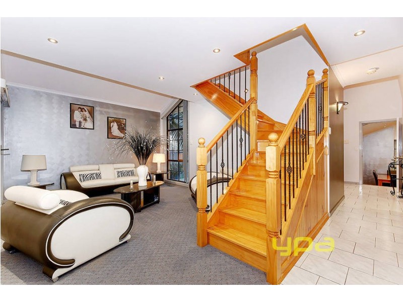 5 Stainsby Crescent, Roxburgh Park VIC 3064