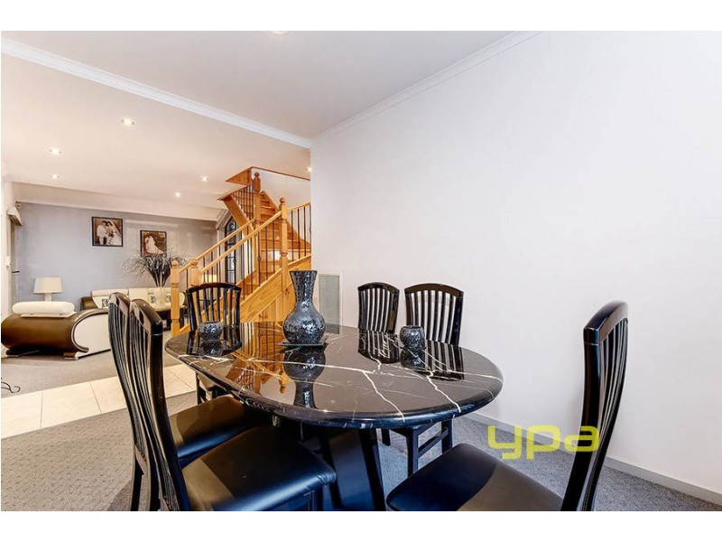 5 Stainsby Crescent, Roxburgh Park VIC 3064