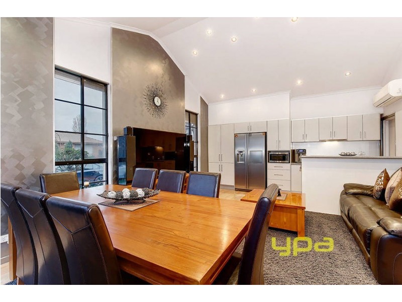 5 Stainsby Crescent, Roxburgh Park VIC 3064